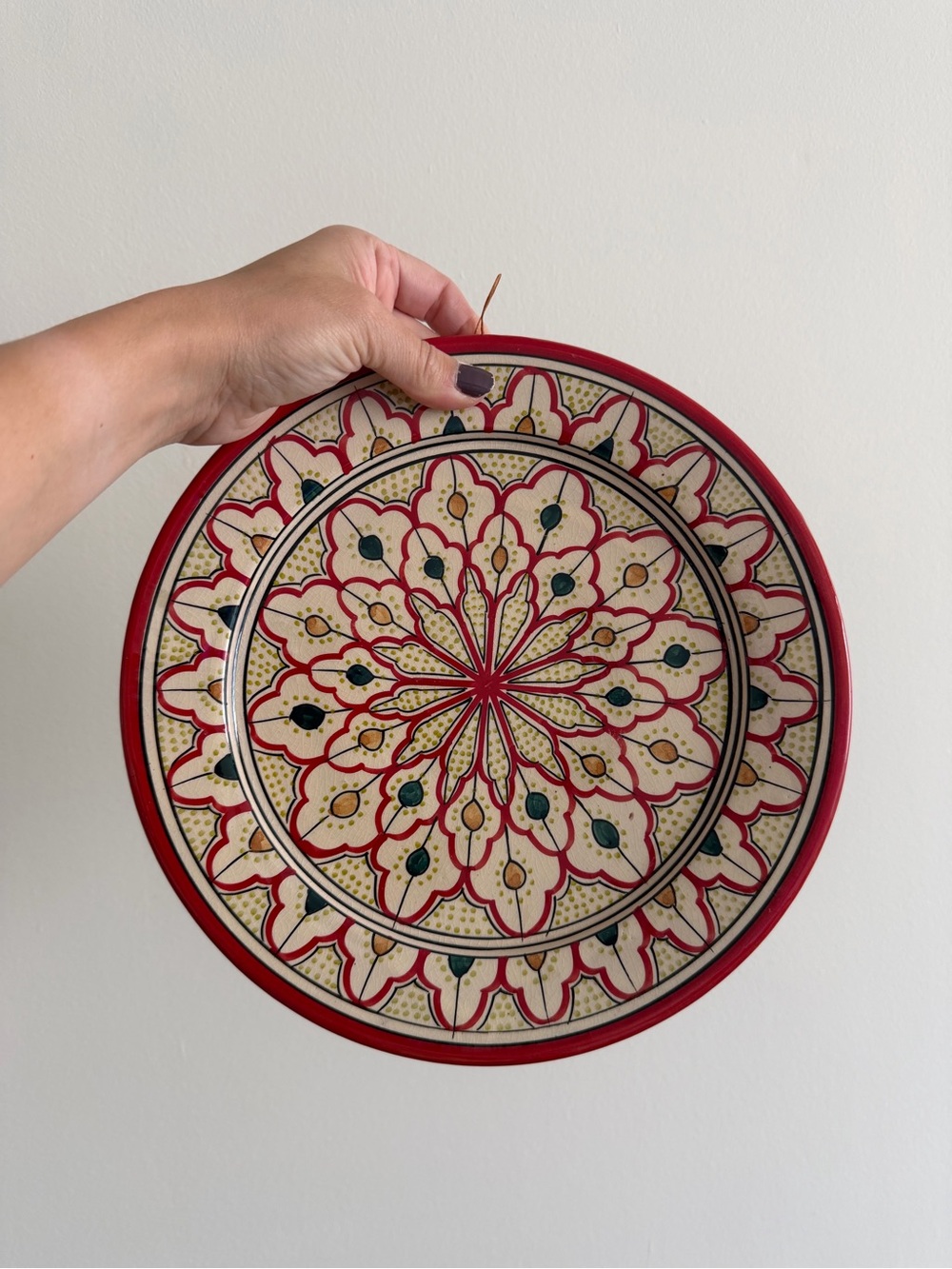 🗽Wall Art Hand-Painted Decorative Round Wall Plate - Red, Cream, Green